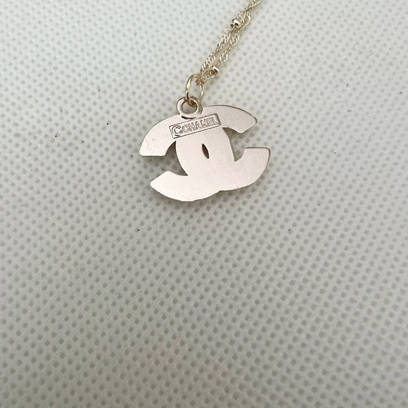 Upcycled Authentic CHANEL Pearl CC Pendant - Picture 5 of 6